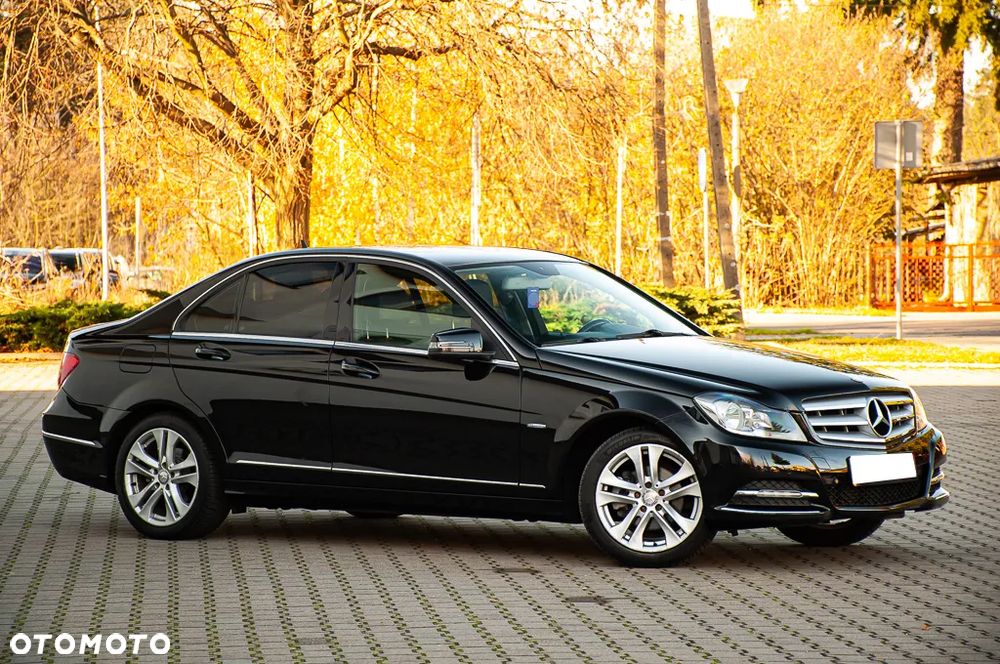 Mercedes-Benz Klasa C 180 T BlueEFFICIENCY Avantgarde - 4