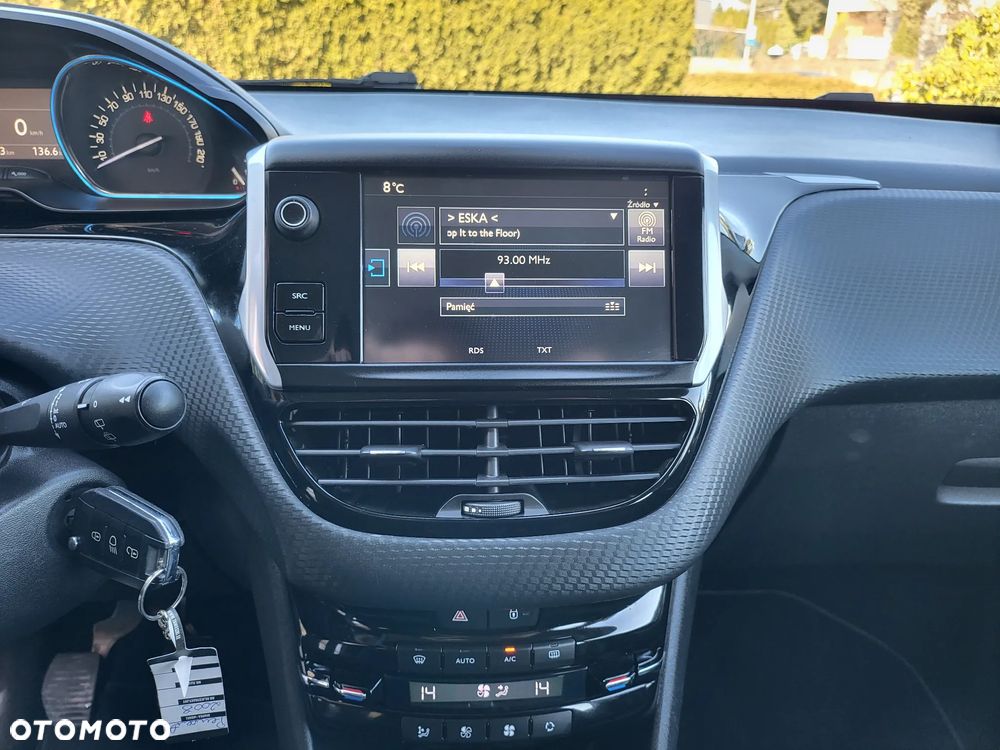 Peugeot 2008 1.2 Pure Tech Allure S&S - 24