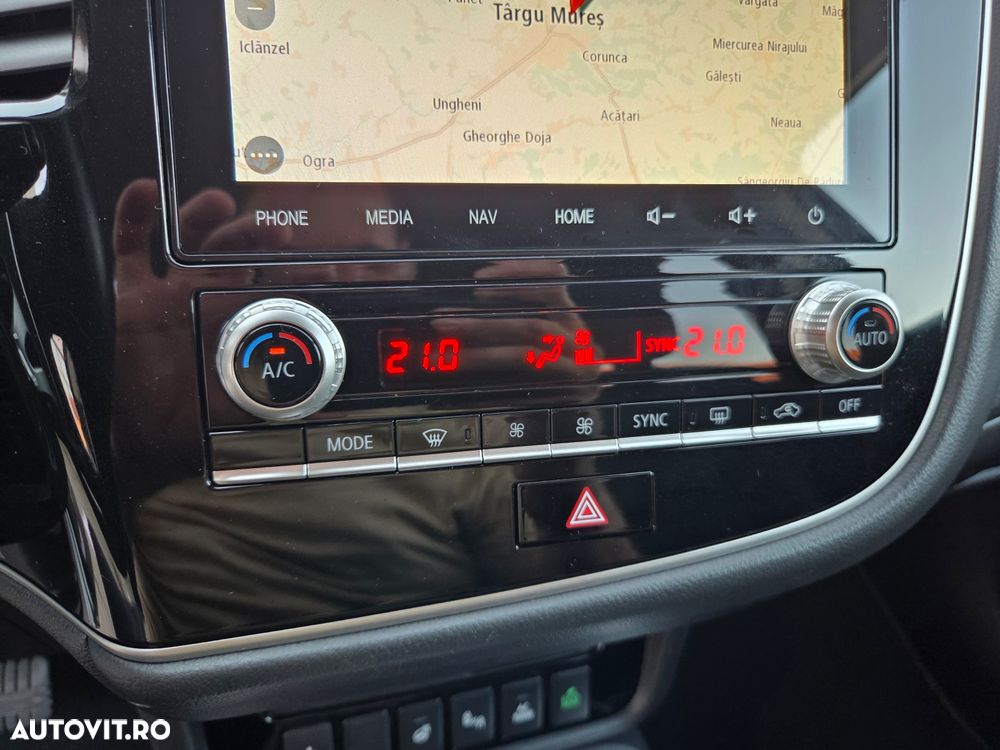 Mitsubishi Outlander - 32