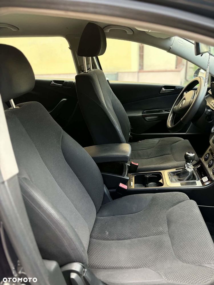 Volkswagen Passat 1.9 TDI Comfortline - 16