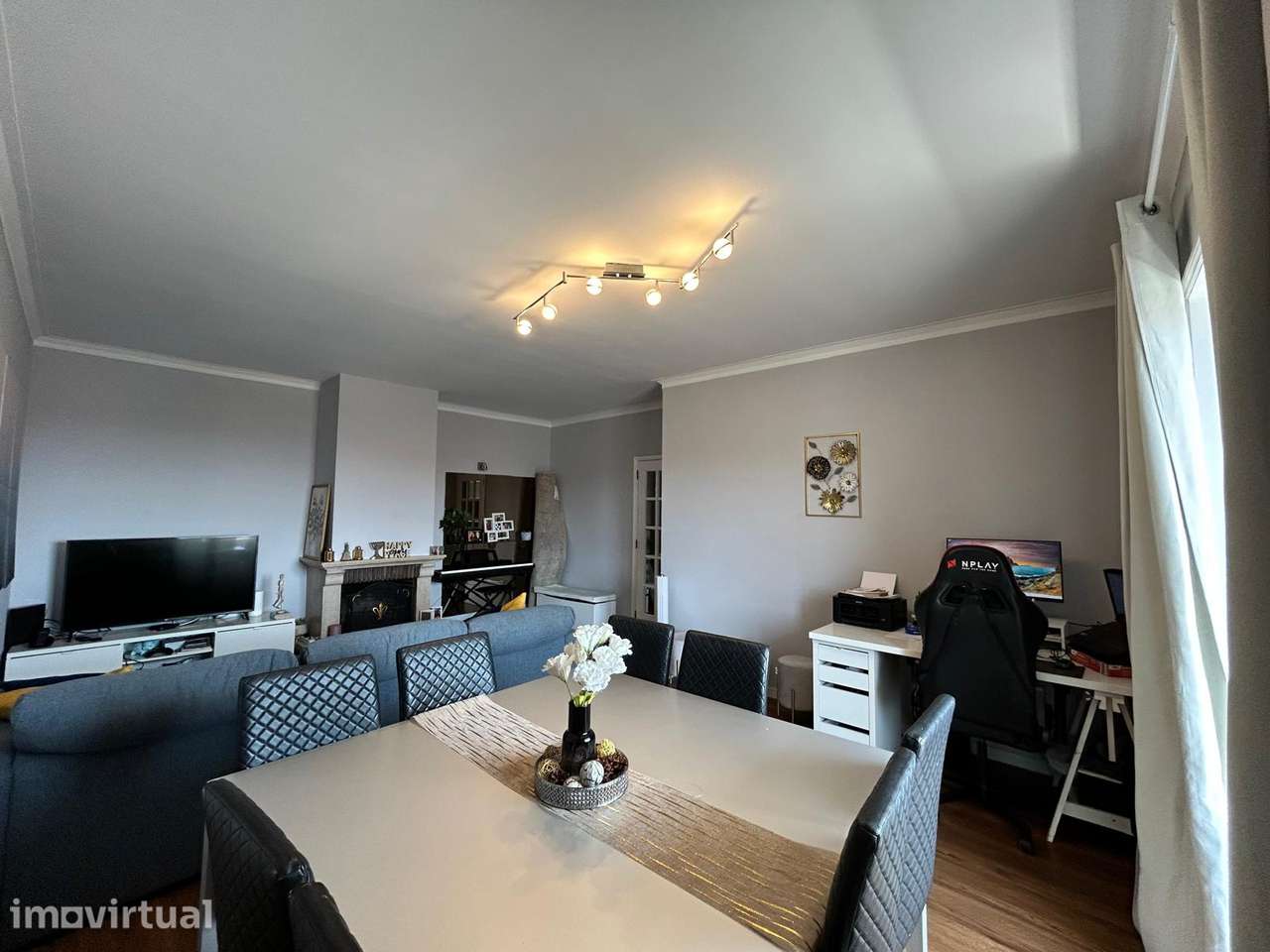 Excelente T3, todo renovado, 2 WC (1 Suíte), 116 m², garagem fechada - Grande imagem: 2/30