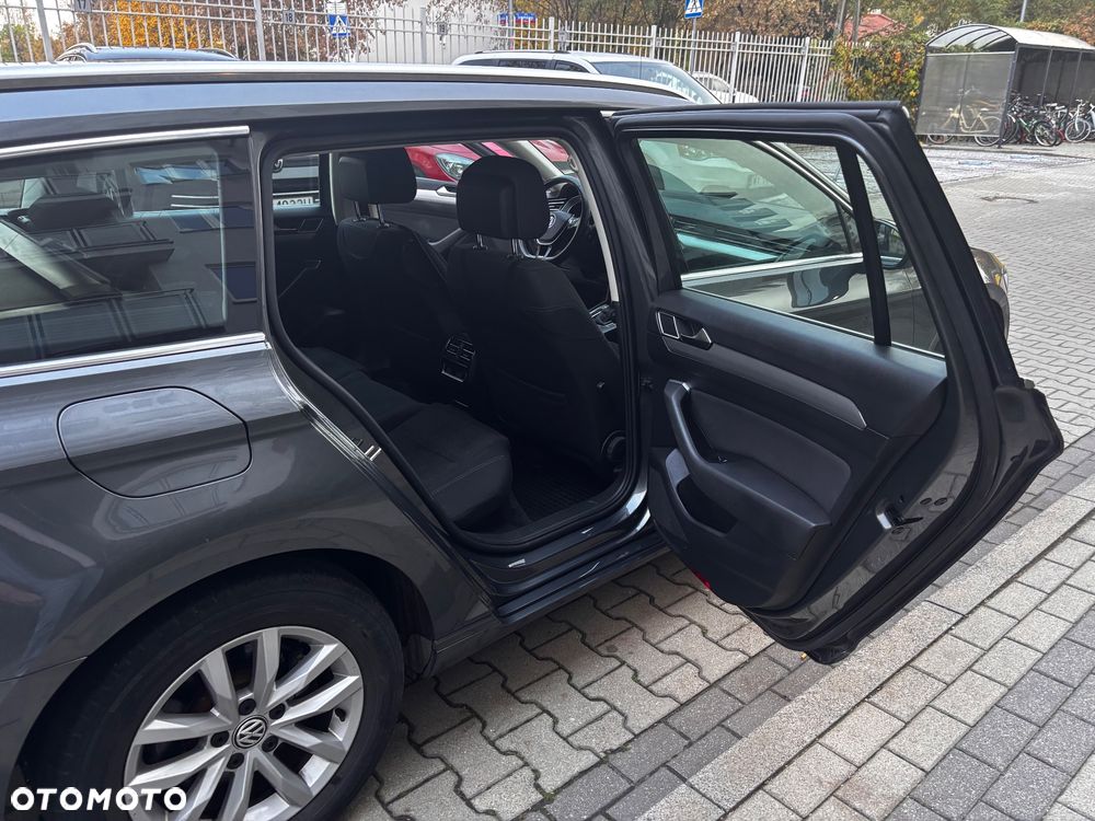 Volkswagen Passat - 16