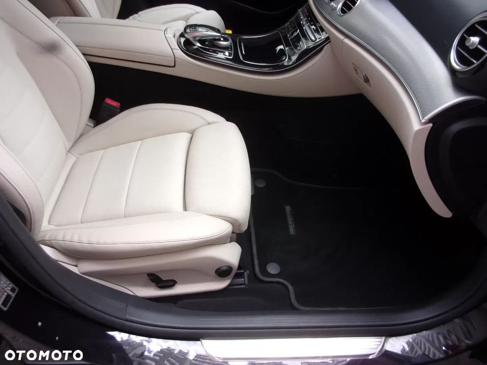 Mercedes-Benz Klasa E 220 d 4-Matic 9G-TRONIC - 25