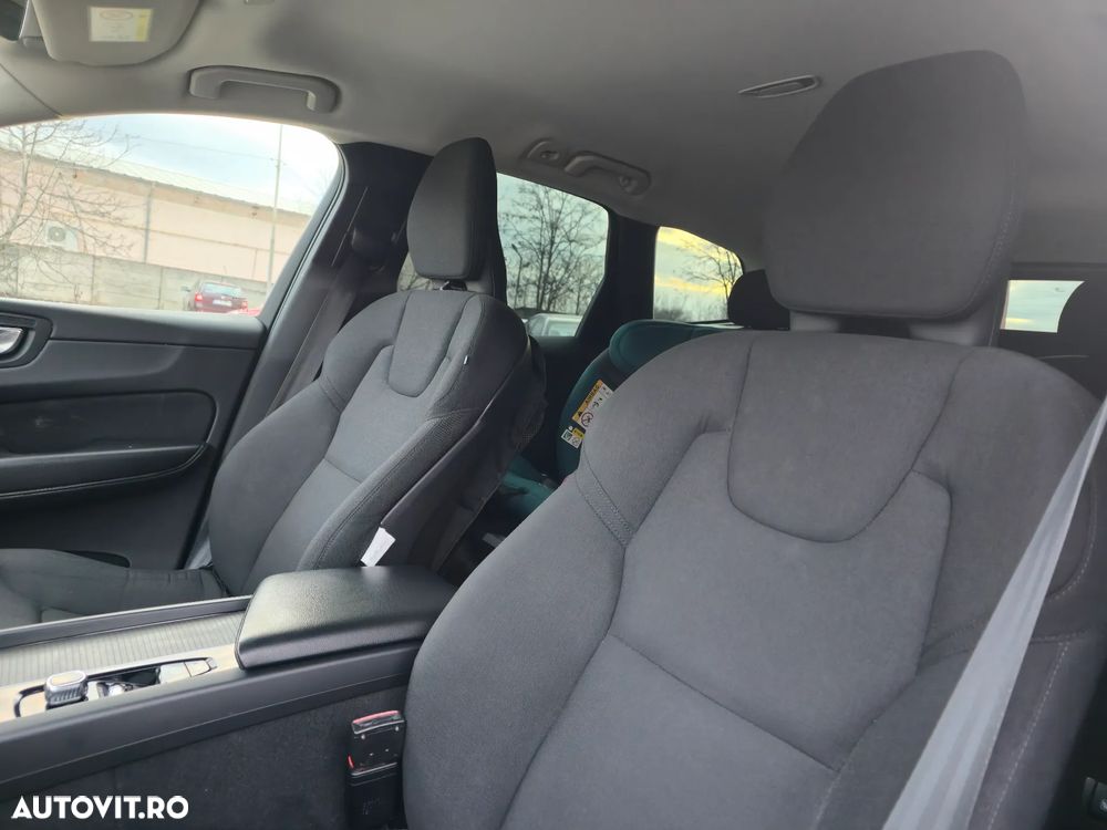 Volvo XC 60 B4 MHEV AT8 FWD Momentum - 16