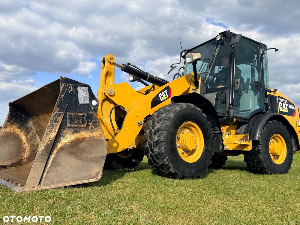 Caterpillar Ładowarka łamana 906M Cat łyżka widły 907 908 5 6 ton SZYBKOZŁĄCZE HYDRAULICZNE dodatkowe linie ZAMIATARKA za dopłatą - 2