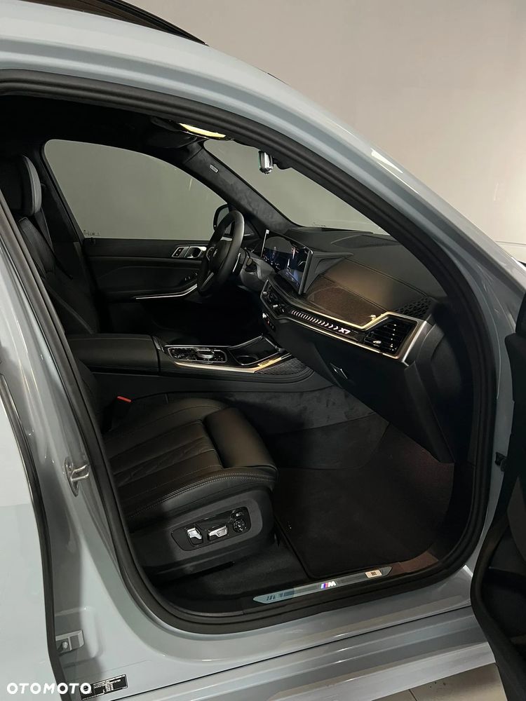 BMW X7 - 25