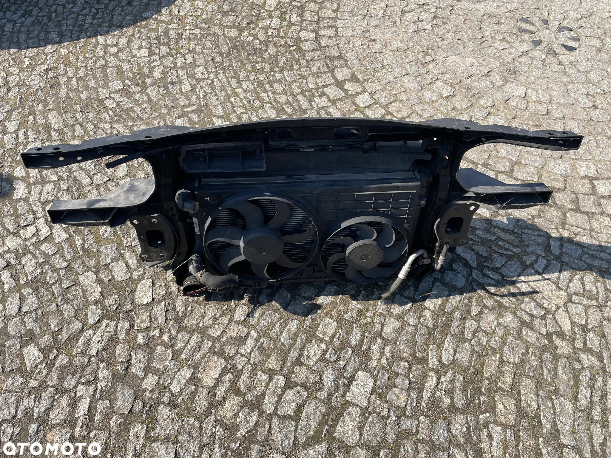 PAS PRZEDNI WZMOCNIENIE CHŁODNICE VW TOURAN I CADDY III 1.9 TDI - 2