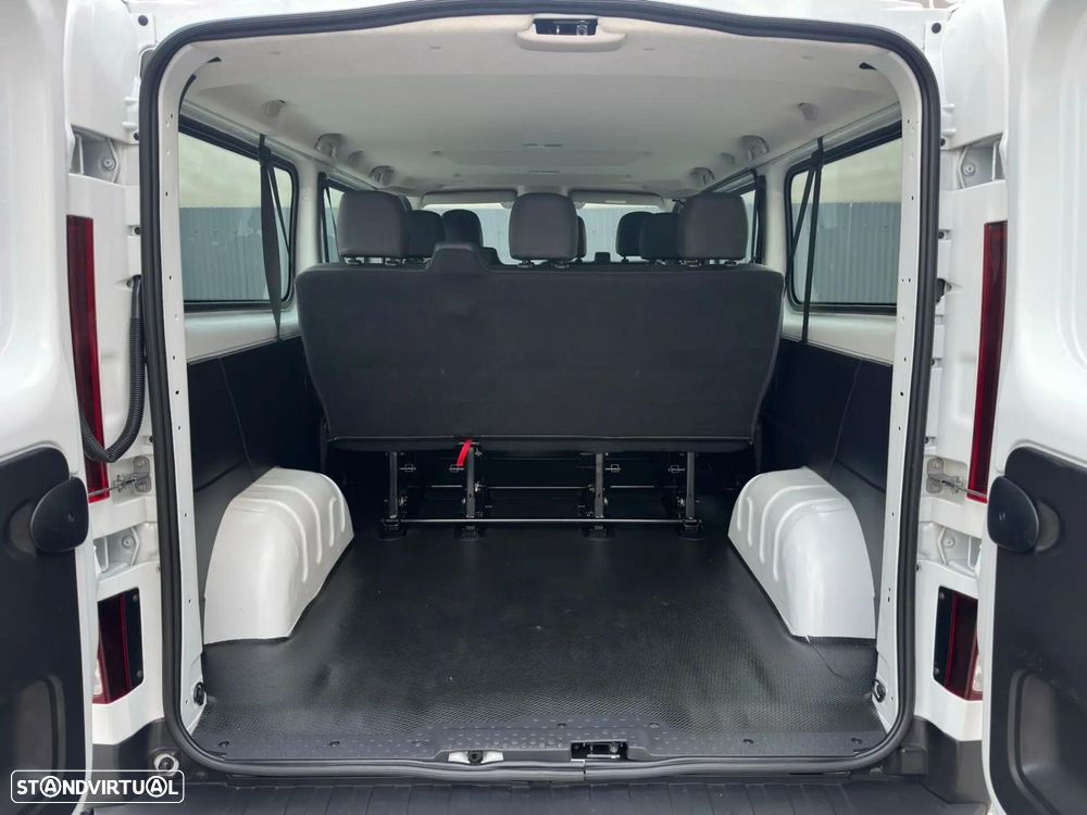 Renault Trafic 2.0 Blue dCi L2 Grand SpaceClass — fotografia 12