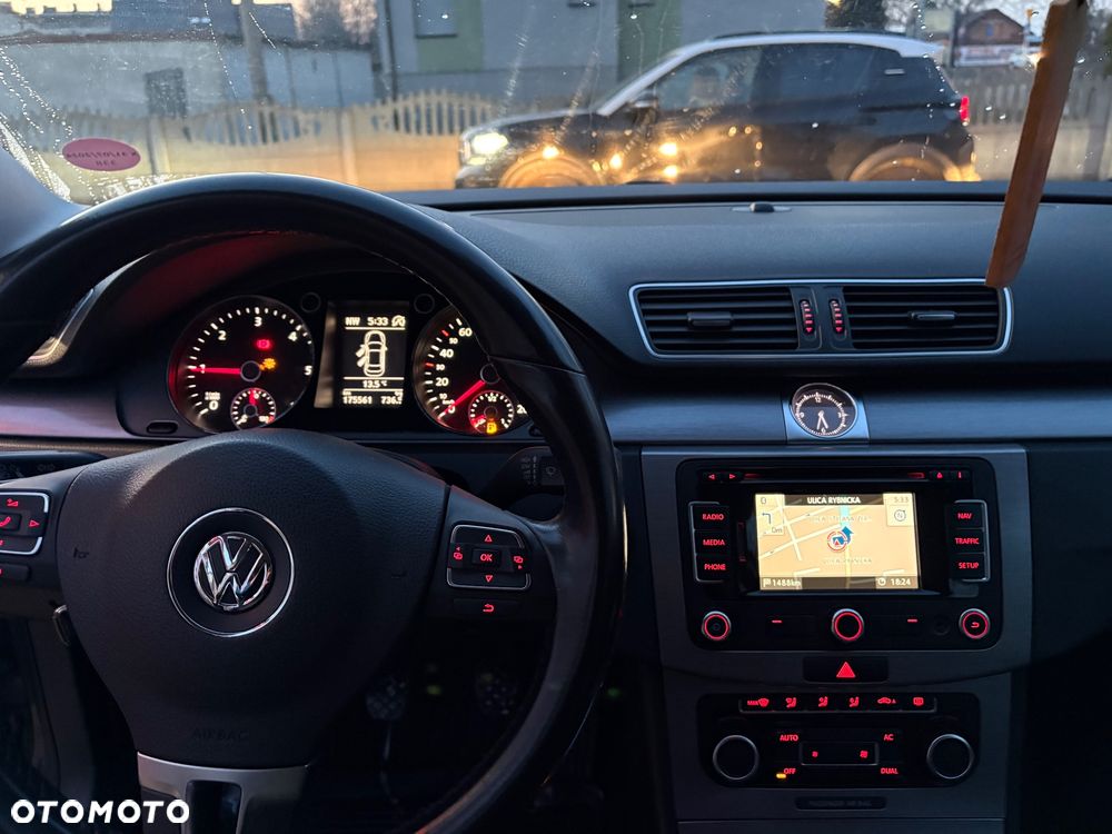 Volkswagen Passat 1.6 TDI DPF BlueMot Comfortline - 2