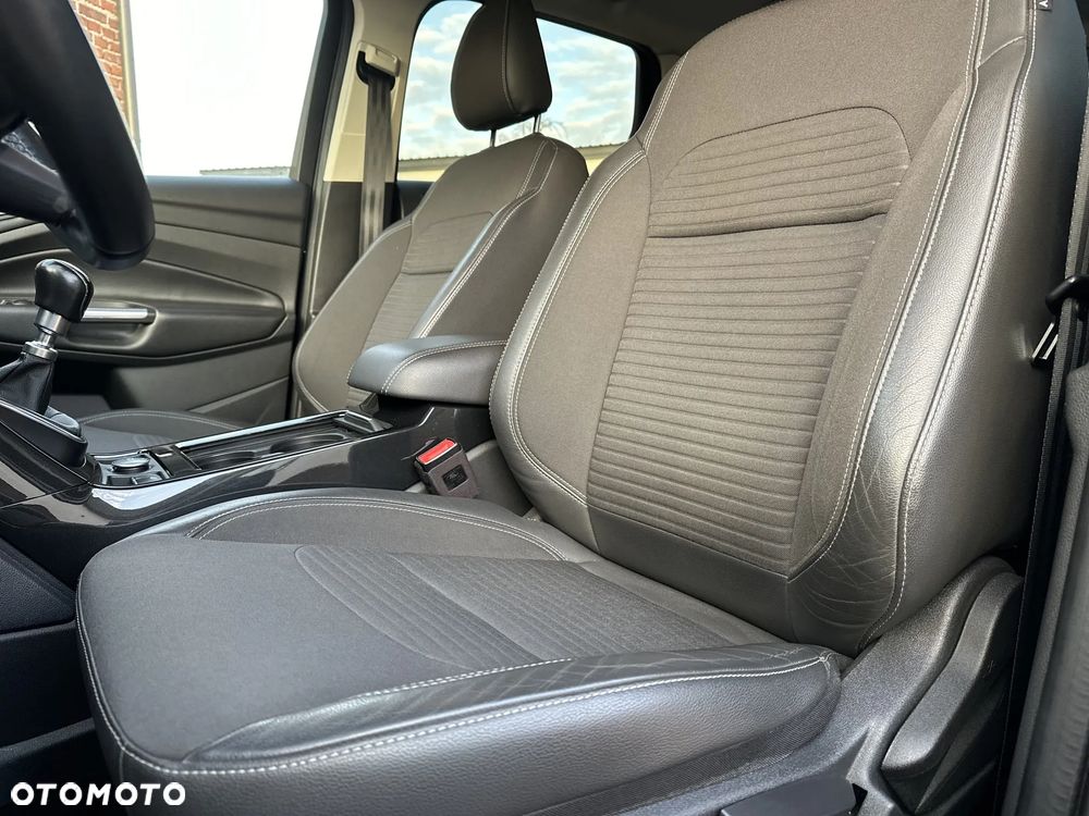 Ford Kuga 2.0 TDCi FWD Titanium - 25