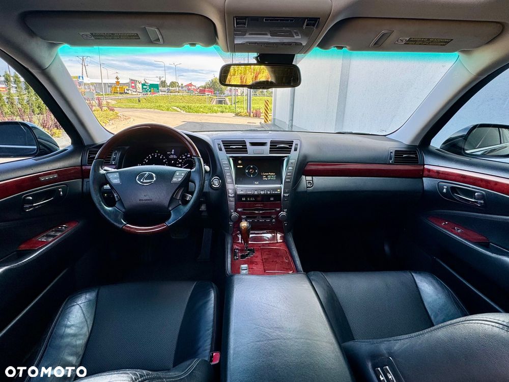 Lexus LS - 24