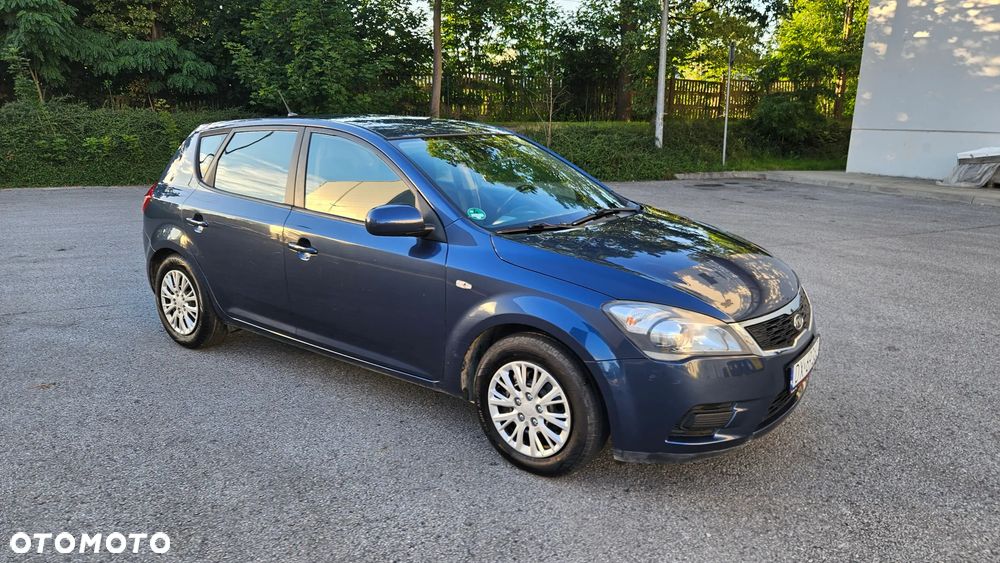 Kia Ceed - 8