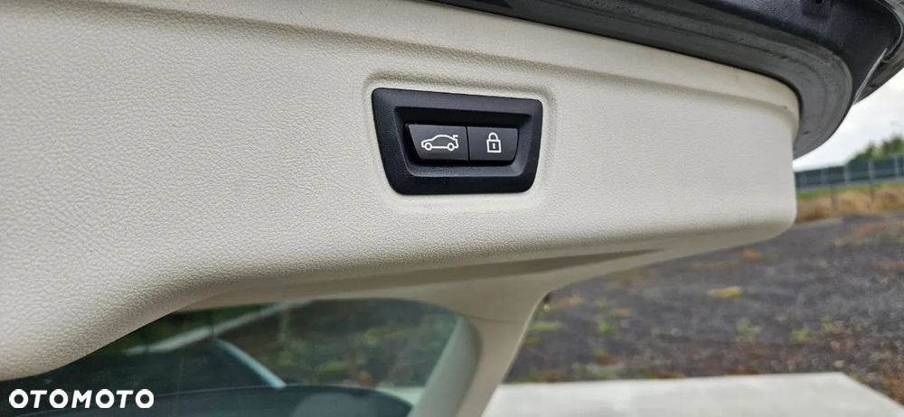 BMW Seria 3 320i Luxury Line - 26