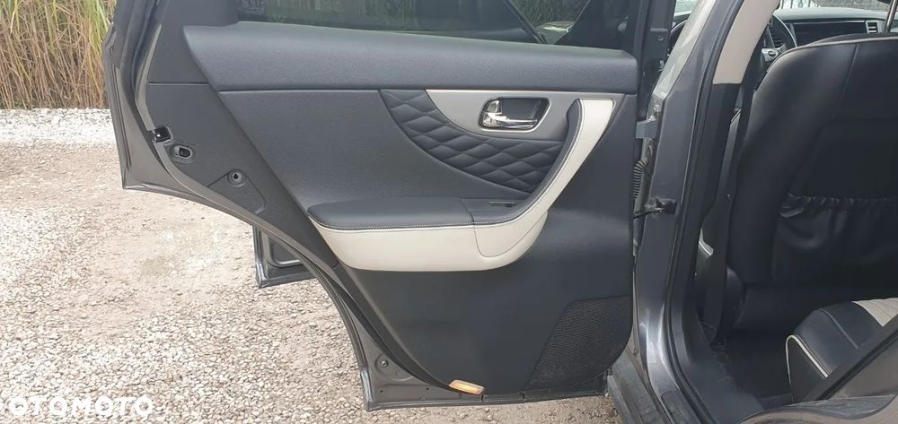 Infiniti QX70 3.7 S Premium - 8