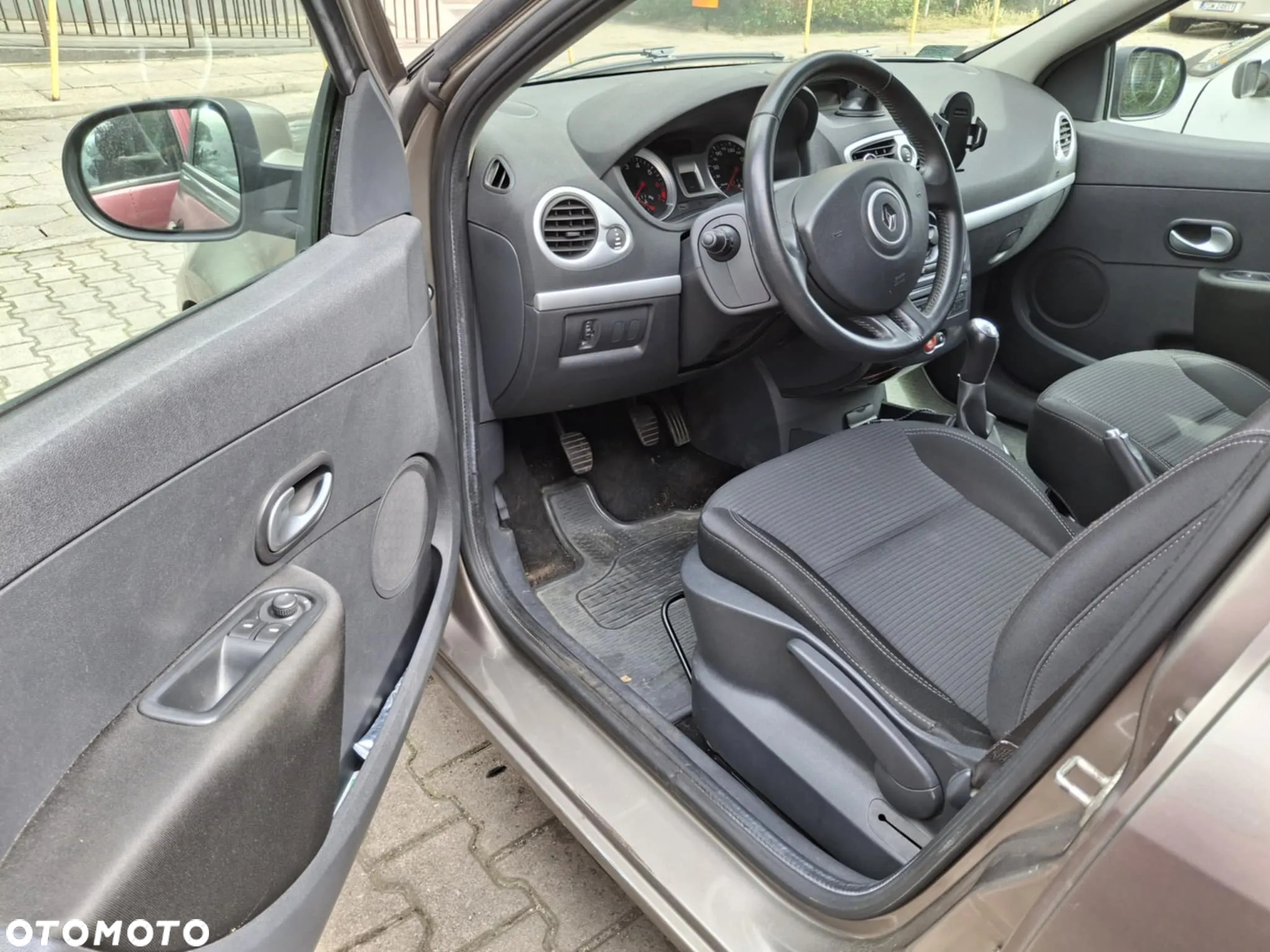 Renault Clio - 10