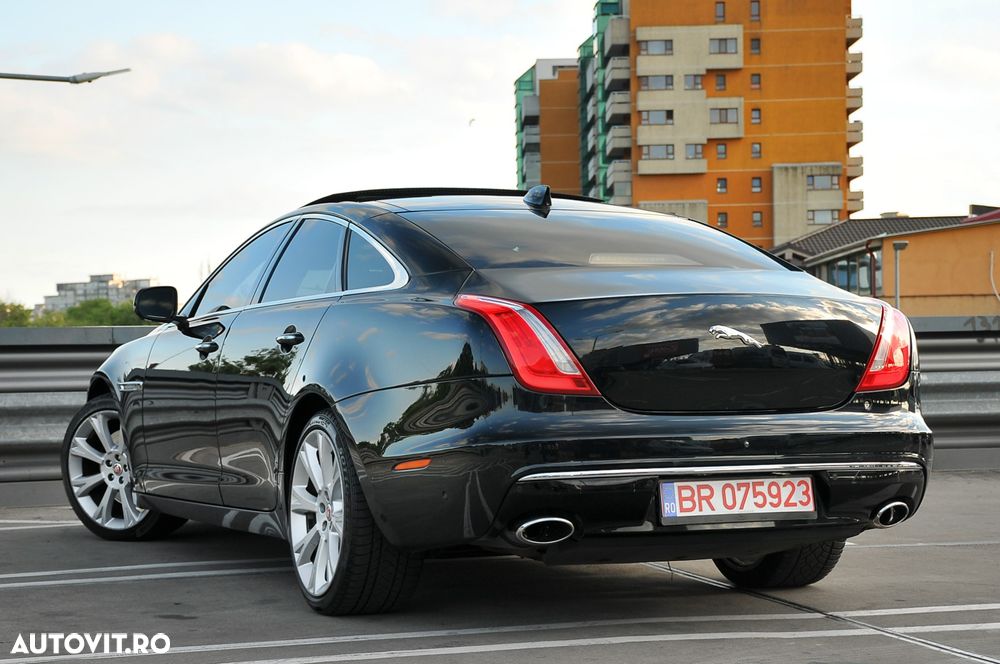 Jaguar XJ 30d LWB Portfolio - 4