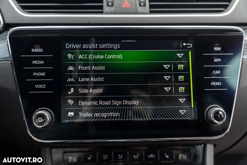 Skoda Superb 2.0 TDI DSG Sportline - 30