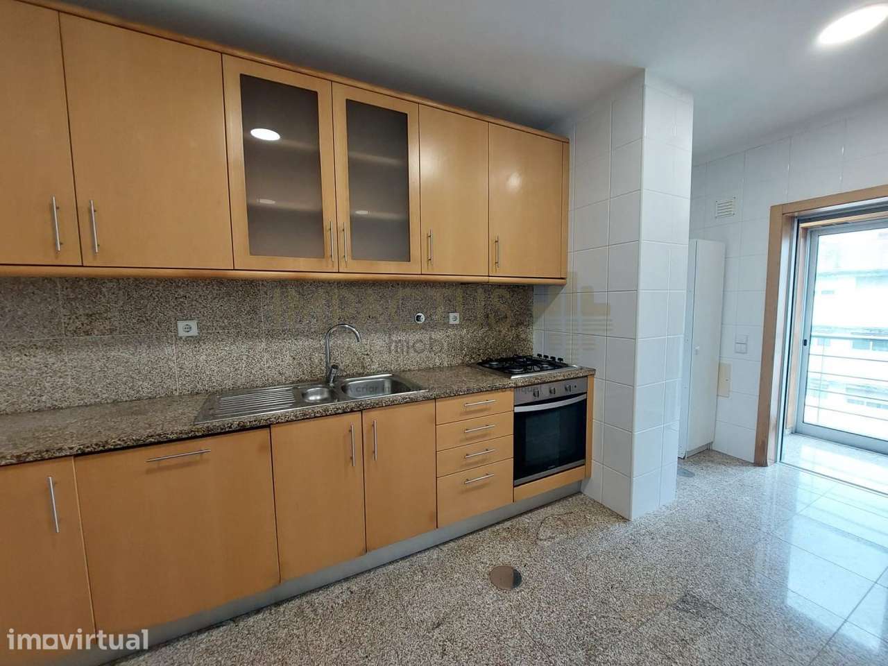 Apartamento T2 convertido em T3 - Grande imagem: 2/18