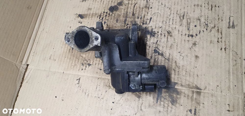 Zawór EGR VW Passat B6 3C0 2.0 TDI 03G129637A 03G131502 - 4