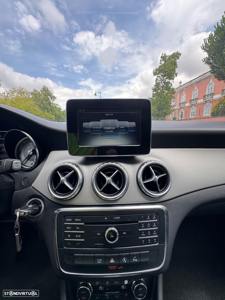Mercedes-Benz GLA 180 d 7G-DCT Urban - 13