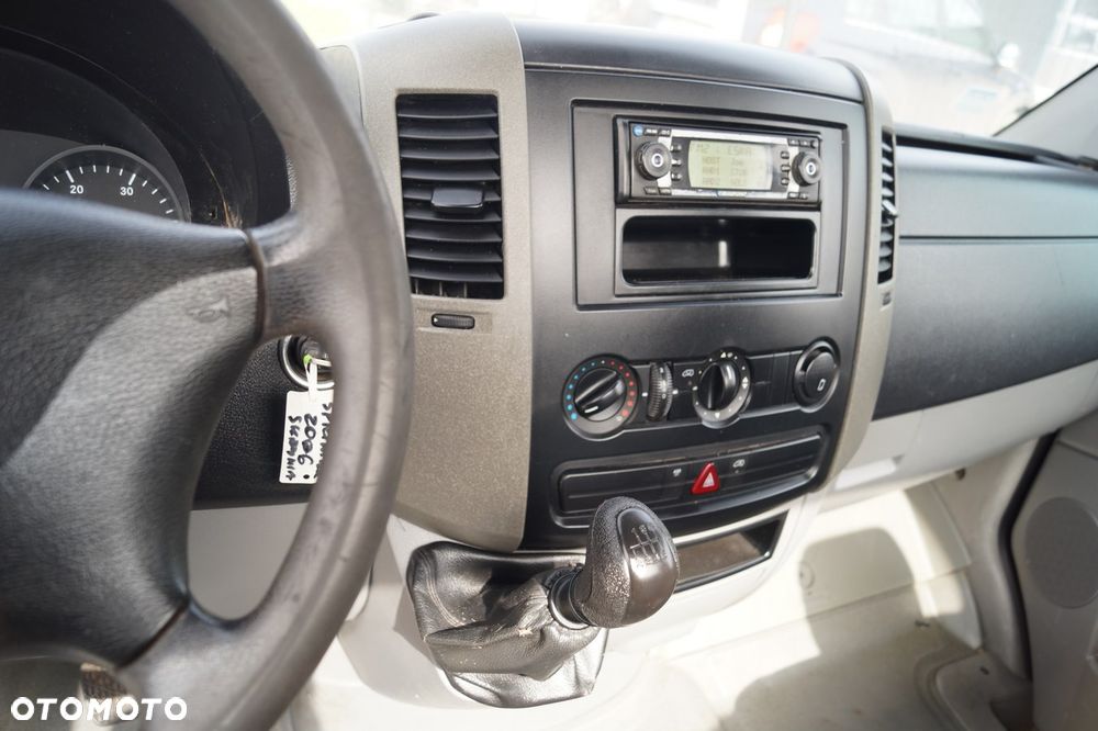 Mercedes-Benz Sprinter - 14