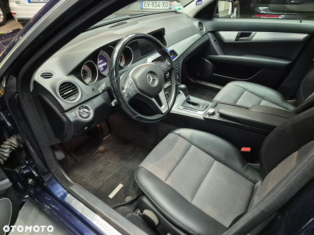 Mercedes-Benz Klasa C 200 T CGI Automatik BlueEFFICIENCY Avantgarde - 16