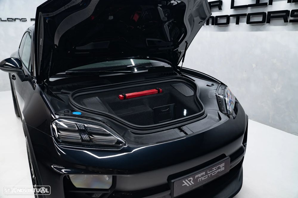 Porsche Macan Electric 4 - 8