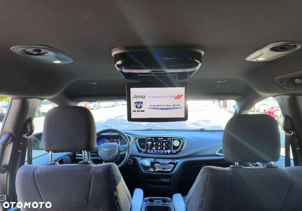 Chrysler Pacifica - 15