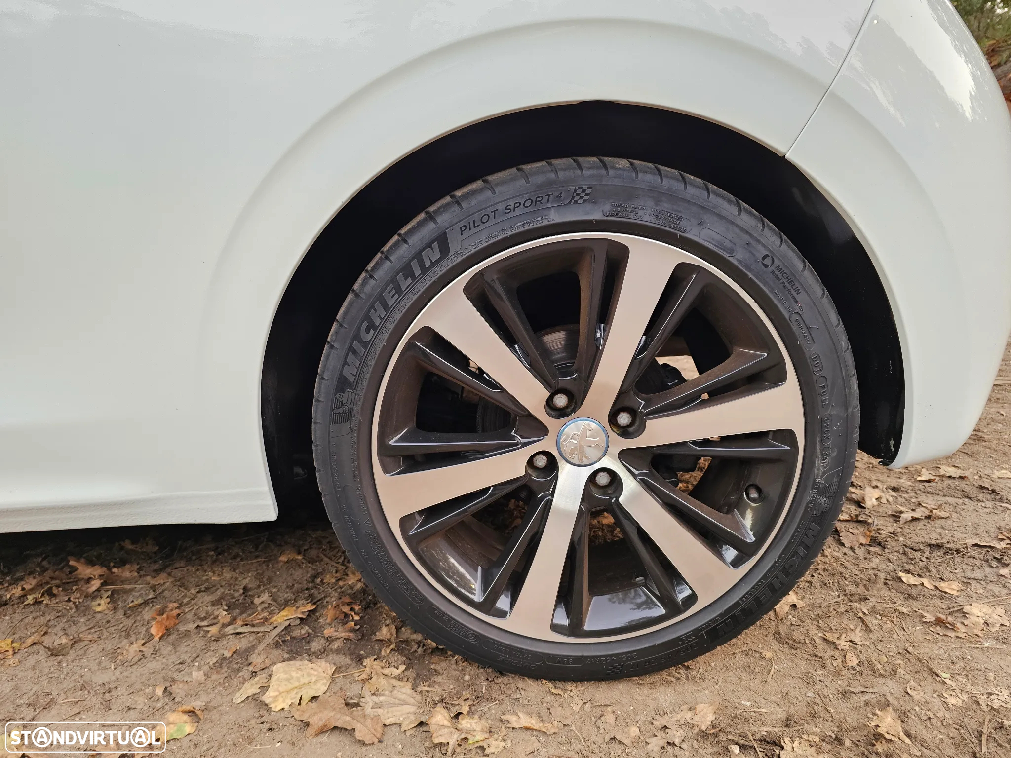 Peugeot 208 1.6 e-HDi Allure - 20