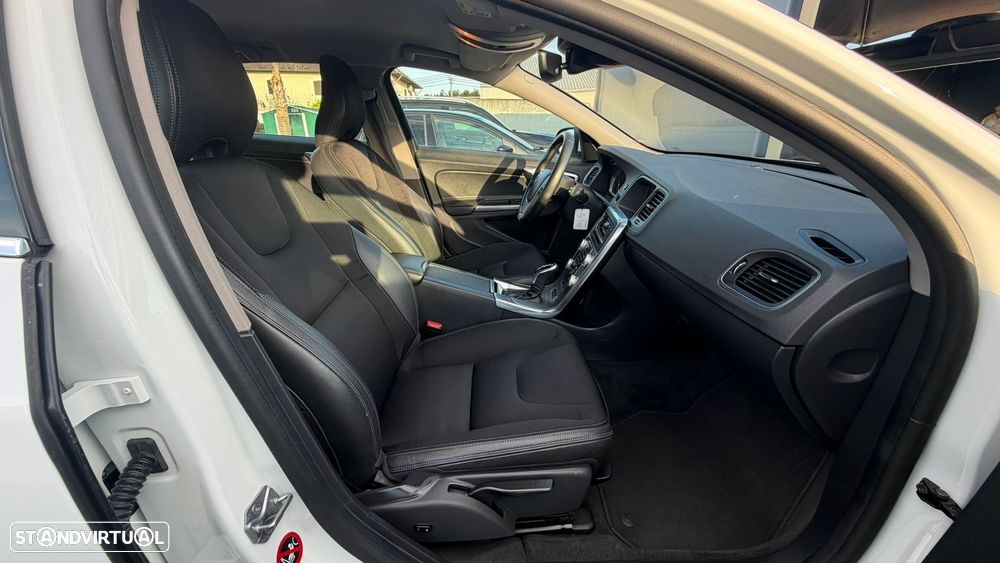 Volvo V60 2.4 D6 Momentum AWD Phev - 20