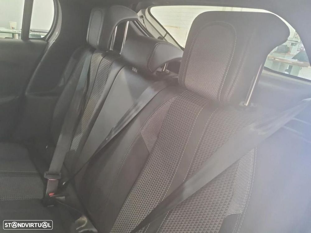 Peugeot 208 1.5 BlueHDi GT - 4
