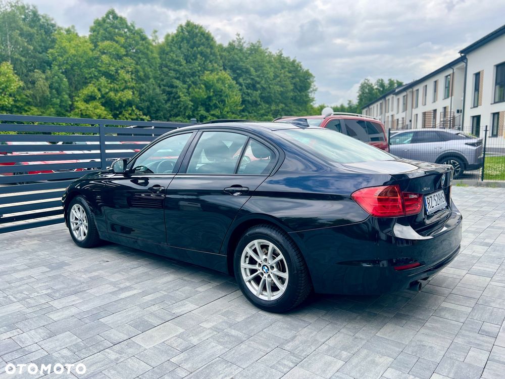 BMW Seria 3 318d xDrive Sport Line - 14