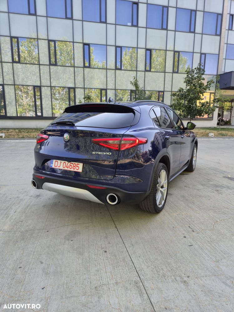 Alfa Romeo Stelvio 2.0 Turbo 16V AT8-Q4 Veloce Ti - 5