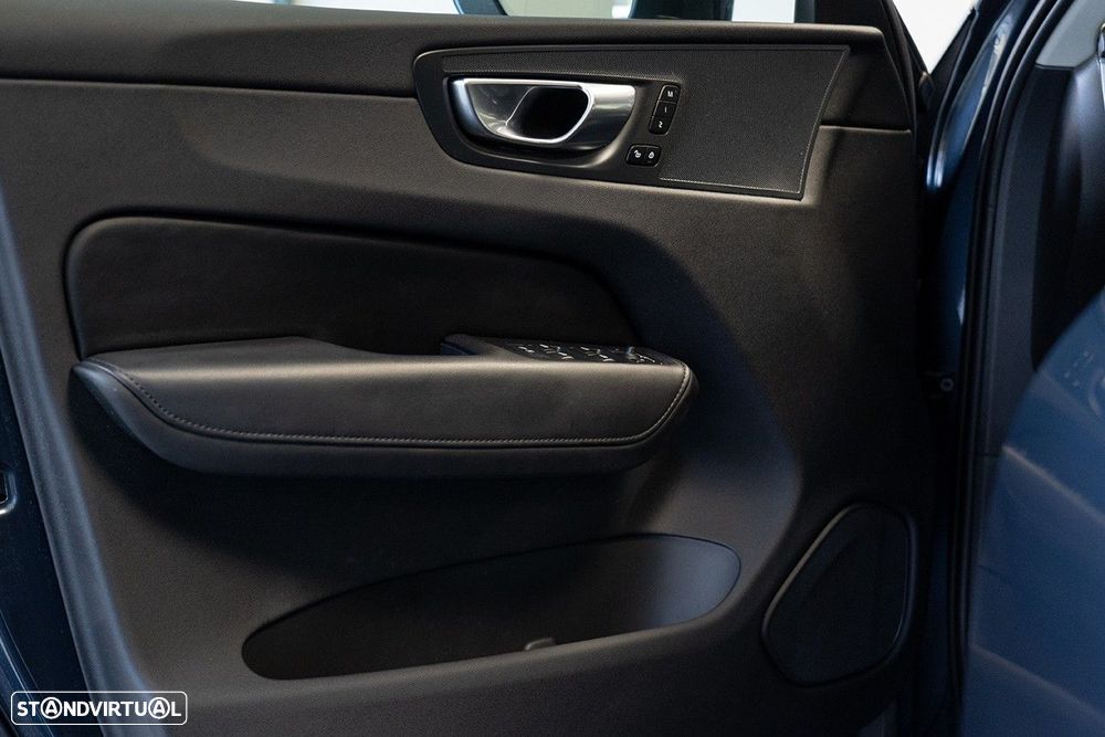 Volvo XC 60 2.0 T6 PHEV Plus Dark AWD - 19