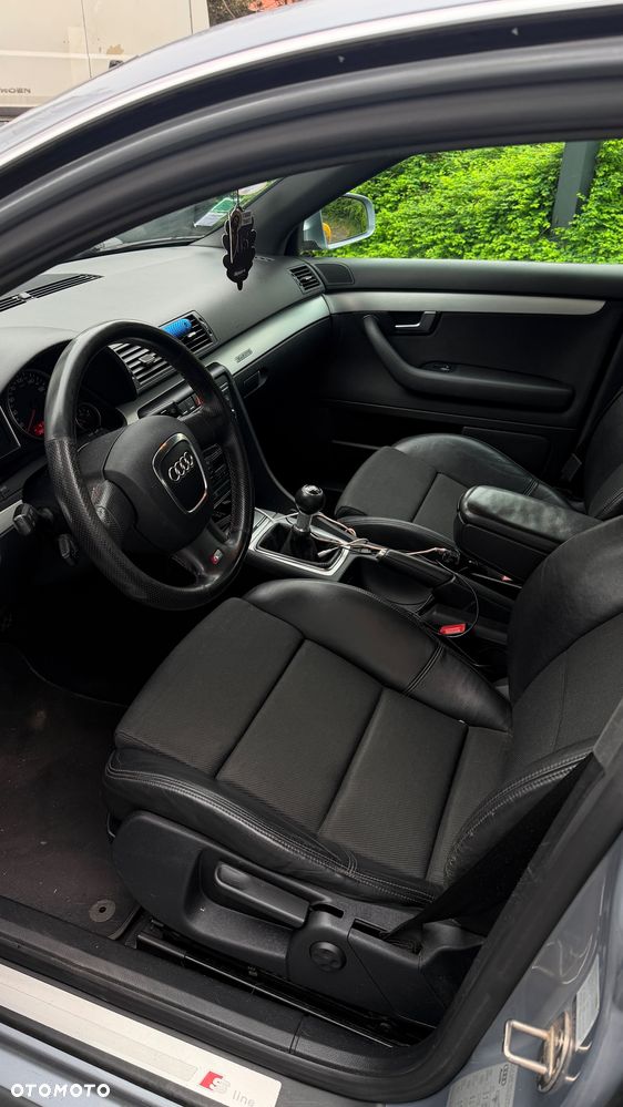 Audi A4 Limousine - 14
