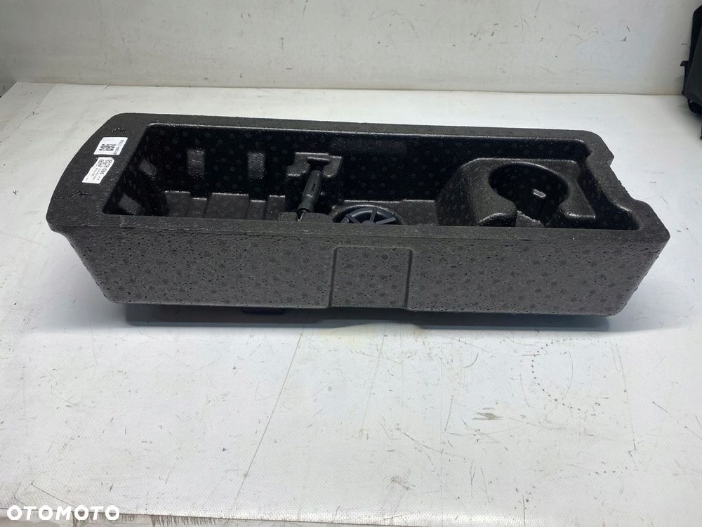 KIA XCEED KUWETA SCHOWEK HAK STYROPIAN 17-25 09100-J7950 - 2