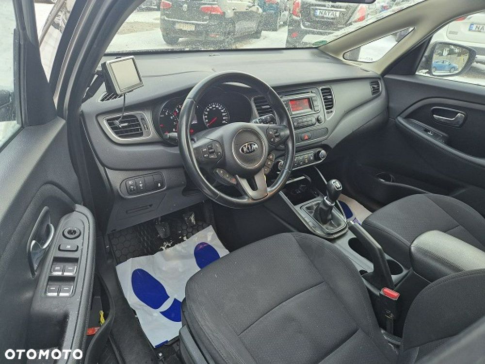 Kia Carens - 11