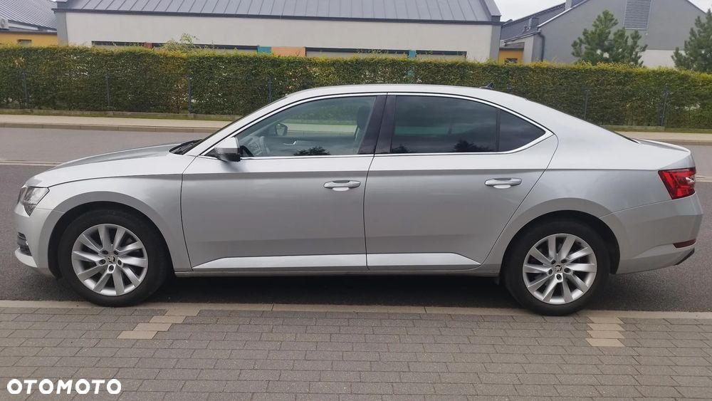Skoda Superb 2.0 TDI SCR Ambition DSG - 3