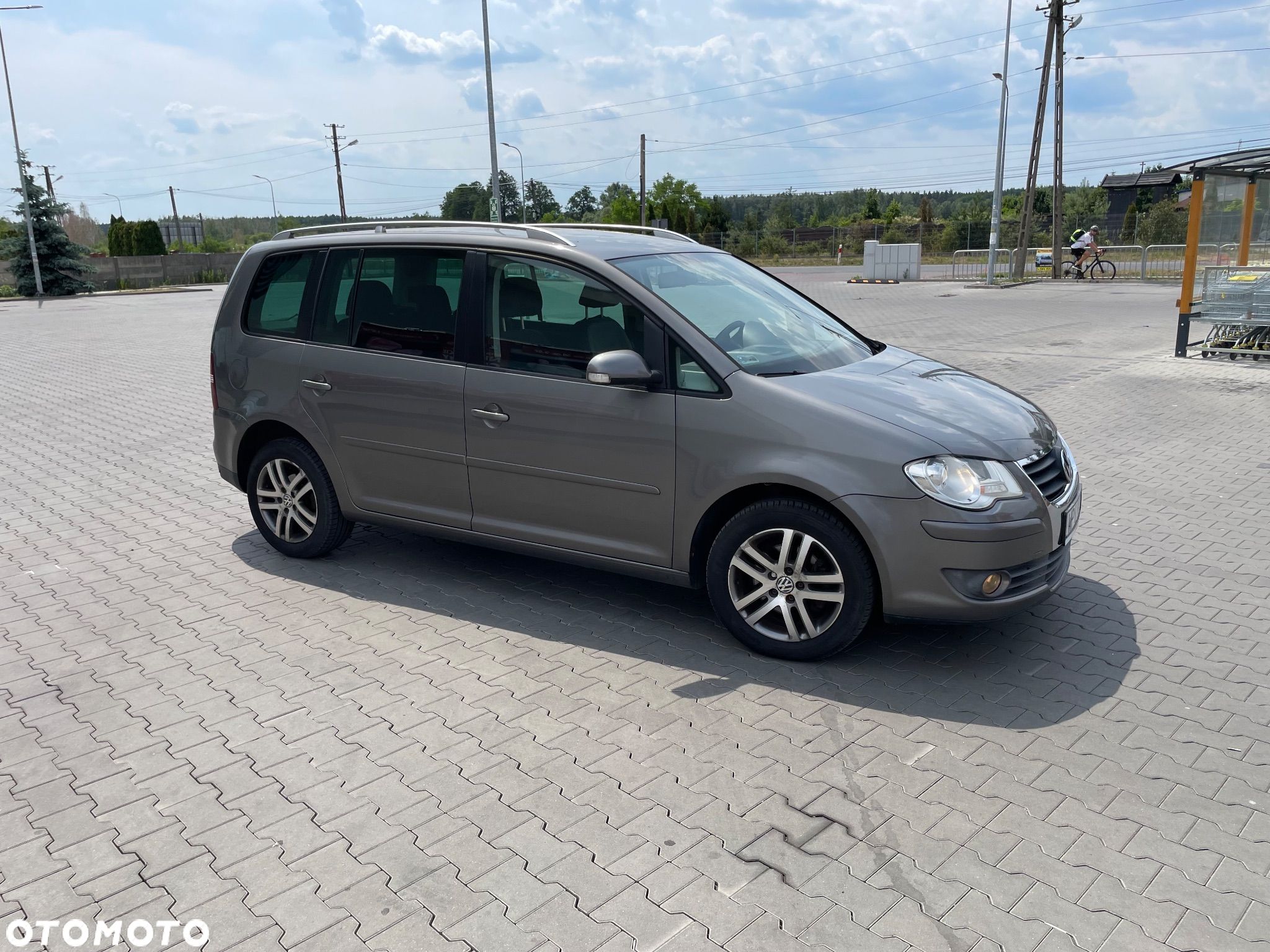 Volkswagen Touran 2.0 TDI Trendline DSG - 1