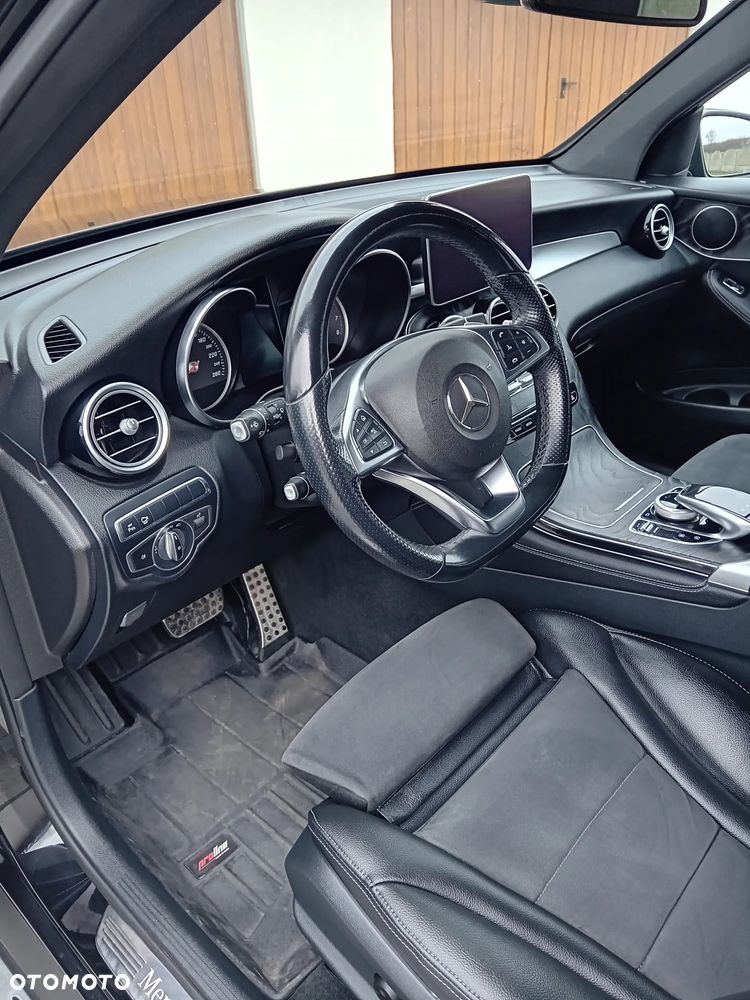 Mercedes-Benz GLC 250 4Matic 9G-TRONIC AMG Line - 25