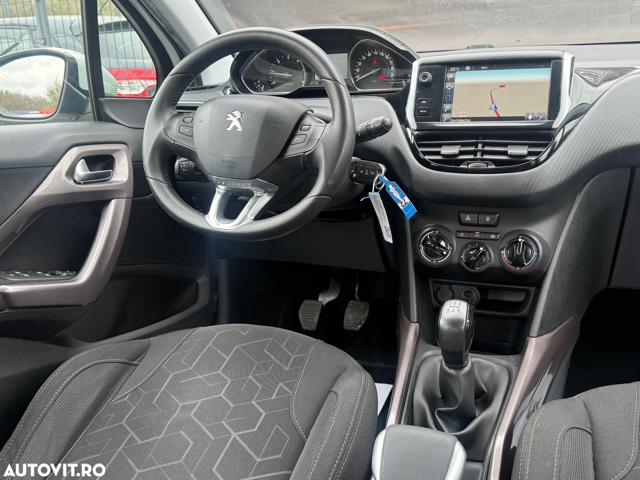 Peugeot 2008 1.6 e-HDi FAP STT Allure - 21