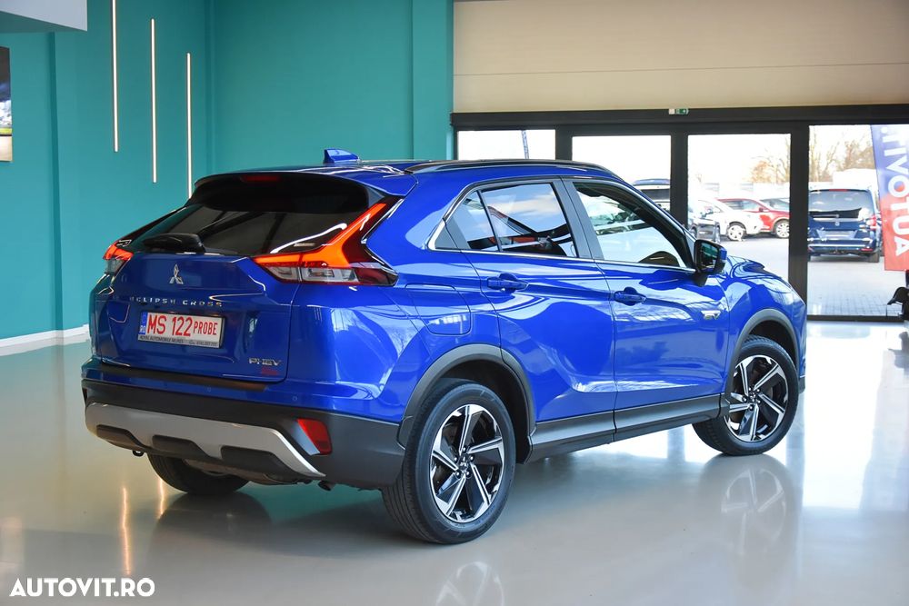 Mitsubishi Eclipse-Cross Plug-In Hybrid 4WD Top - 3