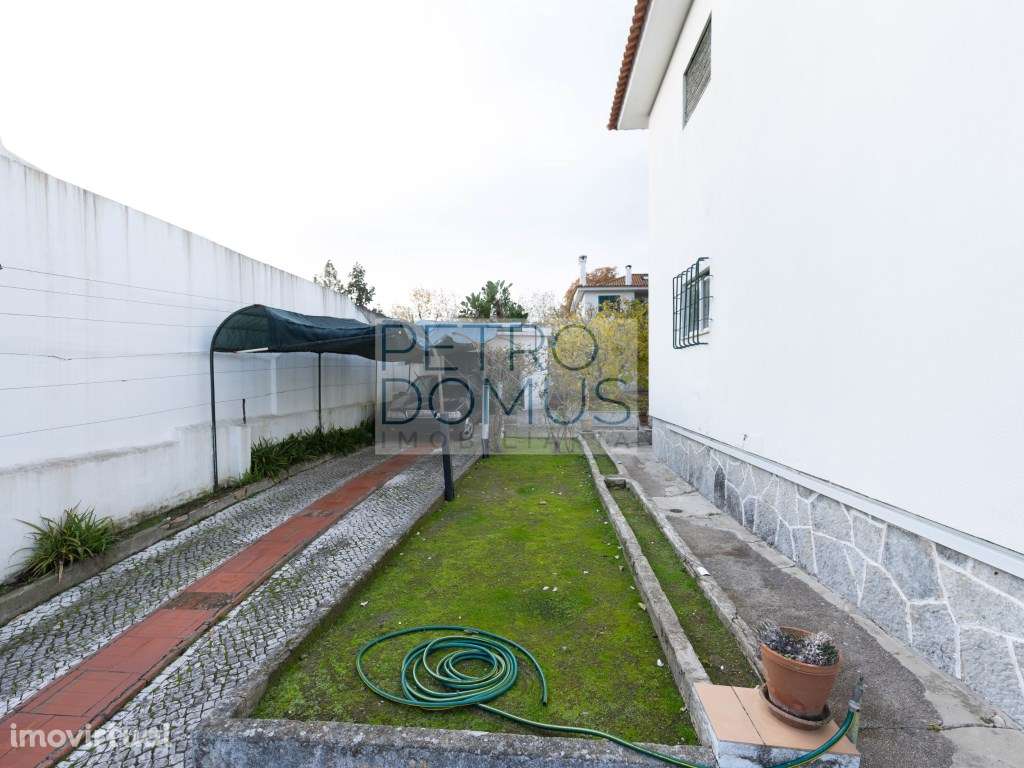 MORADIA GEMINADA À VENDA EM ALVALADE - EXCELENTE OPORTUNIDADE - Grande imagem: 5/21