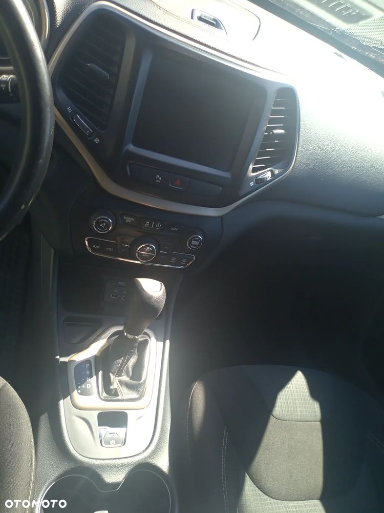 Jeep Cherokee - 4
