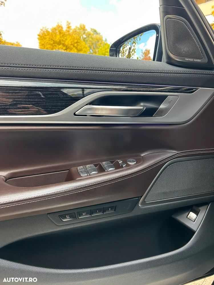 BMW Seria 7 745e - 28