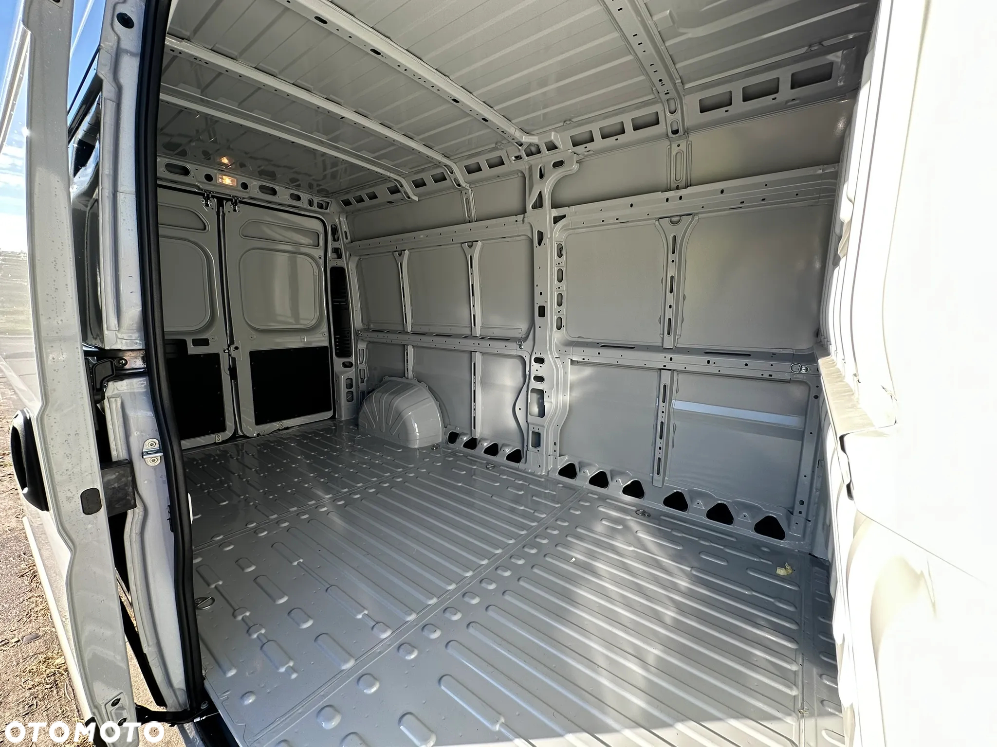 Opel Movano Furgon L3H2 - 22