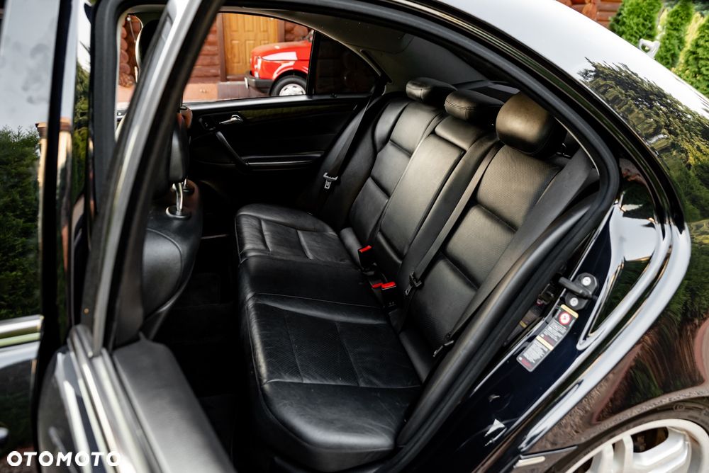 Mercedes-Benz Klasa C 320 4Matic Avantgarde Sport Edition - 22