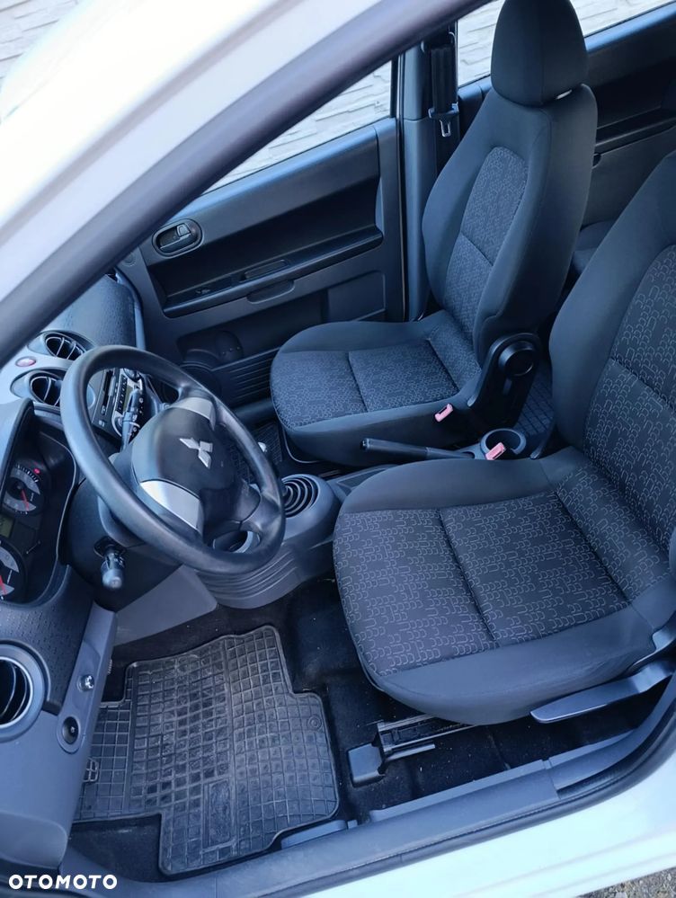 Mitsubishi Colt 1.1 - 10