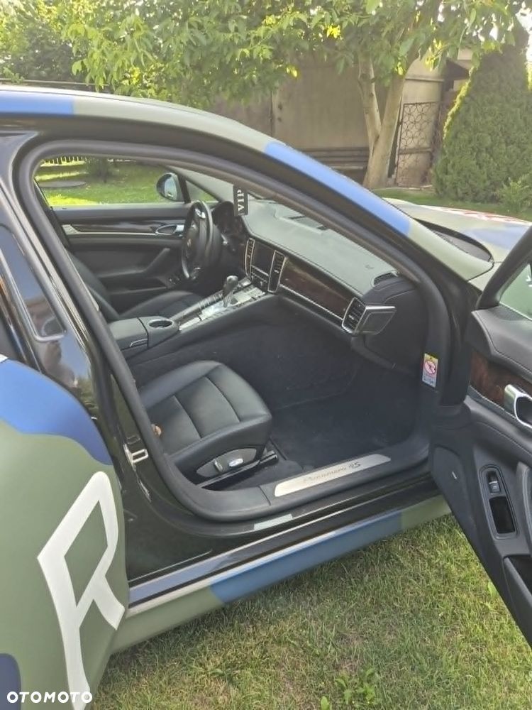Porsche Panamera 4S - 4
