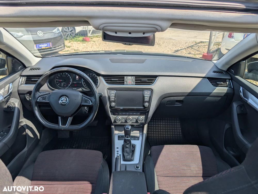 Skoda Octavia 1.6 TDI DSG Style - 21